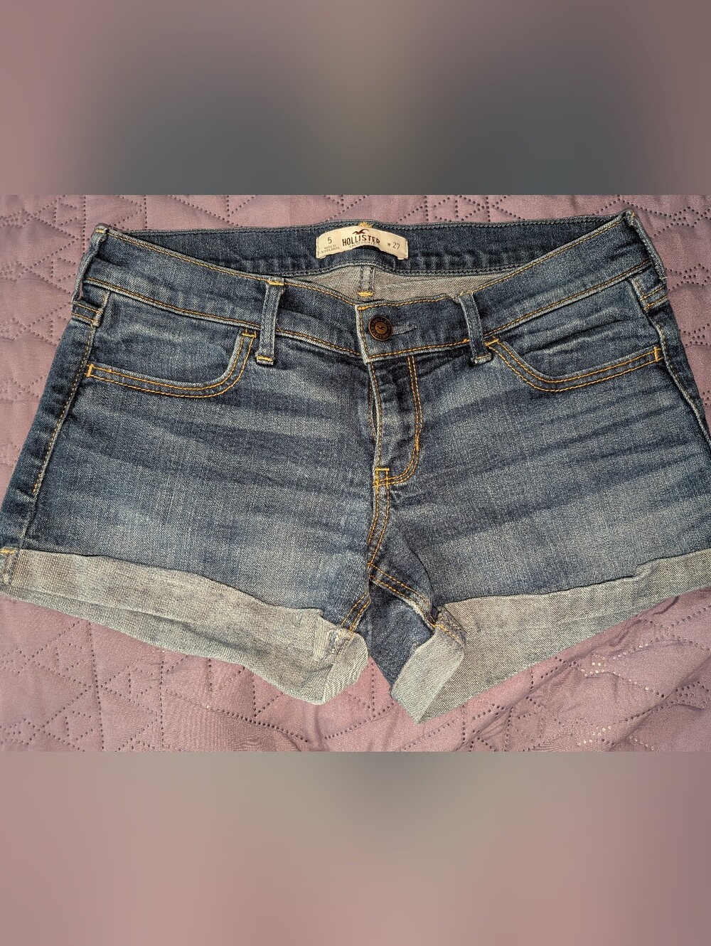 Hollister Women's Rolled Hem Denim Shorts in Medium Blue Wash, Size 27/5